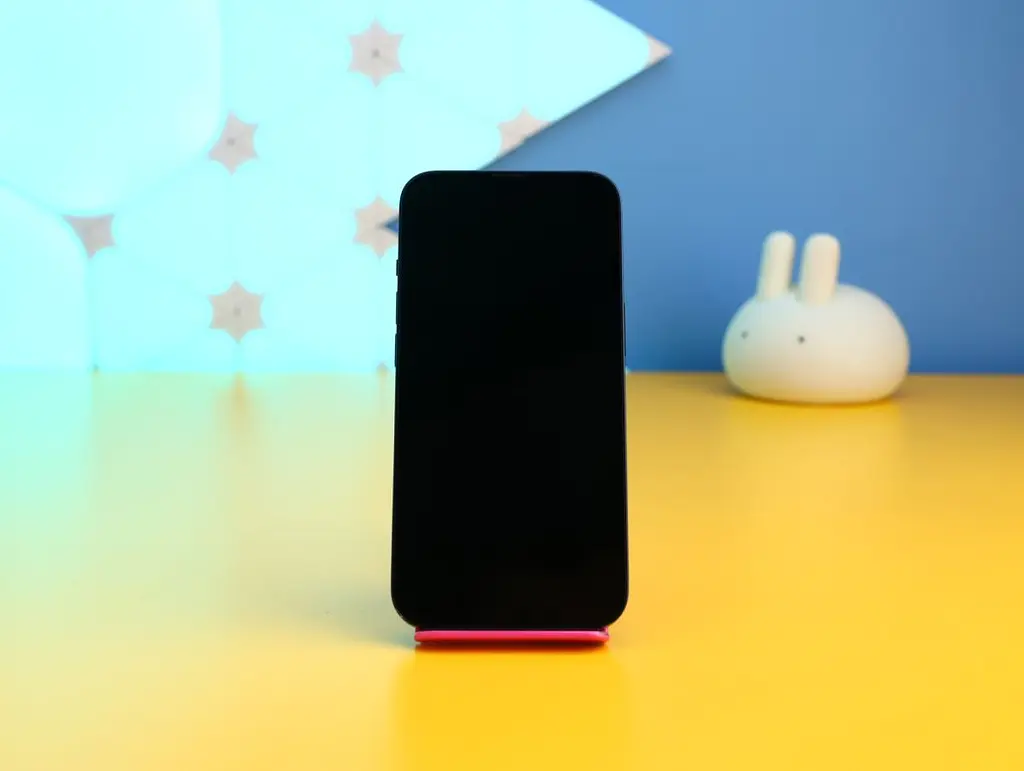 Смартфон Apple iPhone 13 128 ГБ темна ніч (MLPF3) б/в [175268] - фото 4