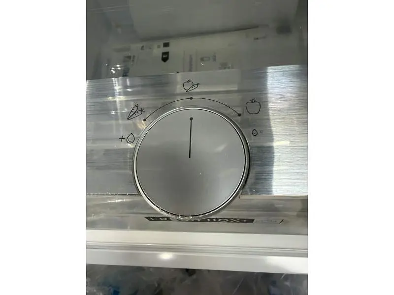 Вбудований холодильник Whirlpool WHC20T352 Уцінка - фото 4