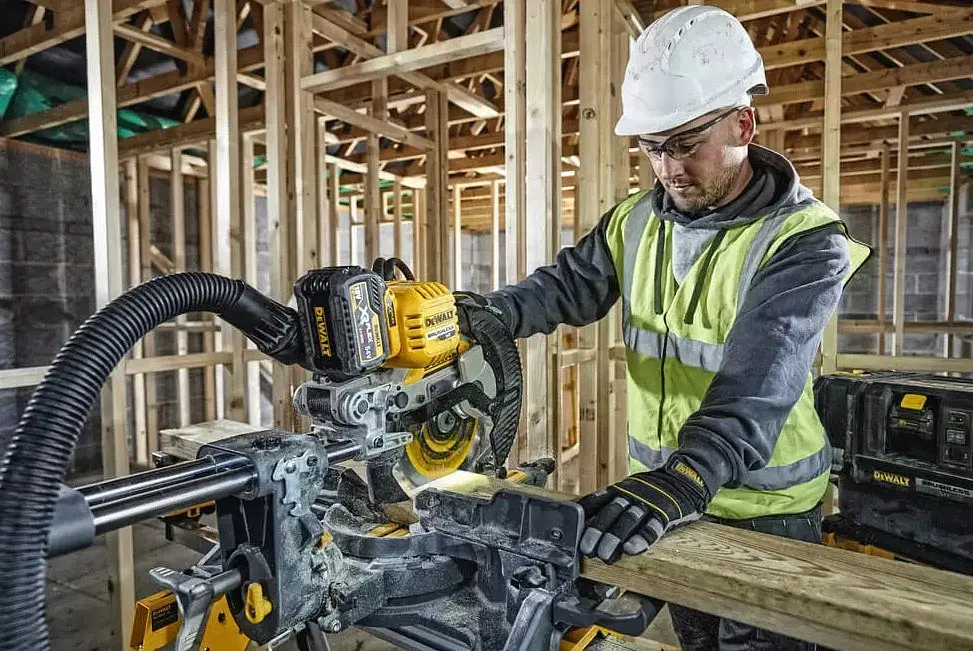 Пила торцювальна акумуляторна DeWalt без АКБ та ЗП DCS727N - фото 4