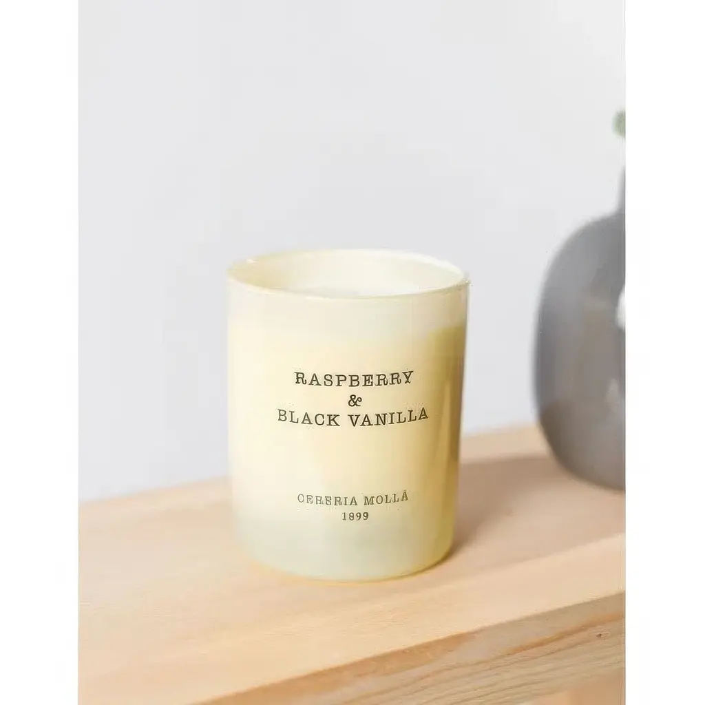 Арома свеча Cereria Molla Premium Raspberry &amp; Black Vanilla 230 г - фото 3