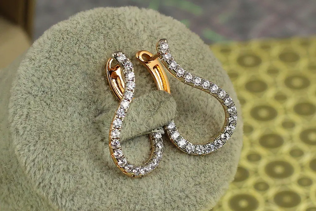 Сережки Xuping Jewelry Дужка з родієм 2,8 см золотисті - фото 3