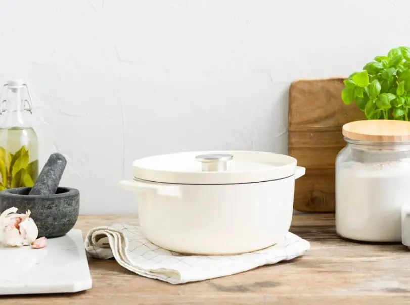 Каструля з кришкою KitchenAid СС006056-001 22 см 3.3 л кремова - фото 4