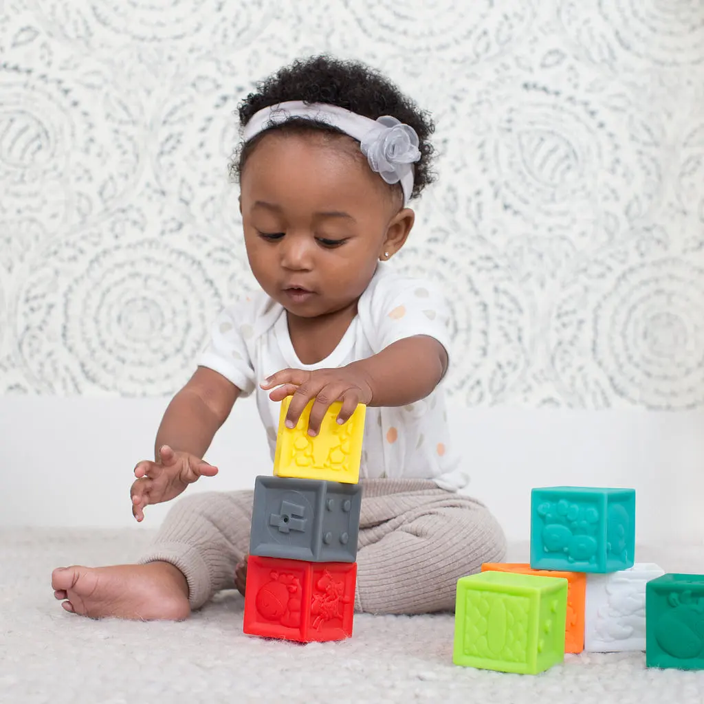 Силиконовые кубики Infantino Squeeze & Stack Block Set Яркие развивашки (315238) - фото 4