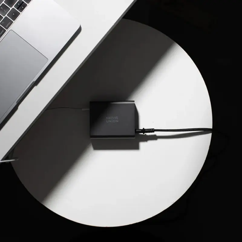 Сетевое зарядное устройство Native Union Fast GaN Charger PD 140 Вт Desktop USB-C 4-Port Black (FAST-PD140-BLK-EU) - фото 4