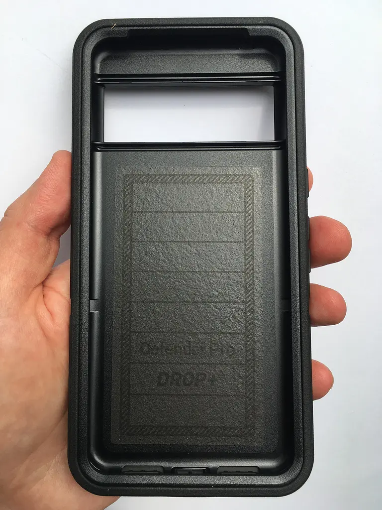 Чехол противоударный с клипсой OtterBox Defender Pro для Google Pixel 8 Pro (6.7") Black 77-94220 - фото 10