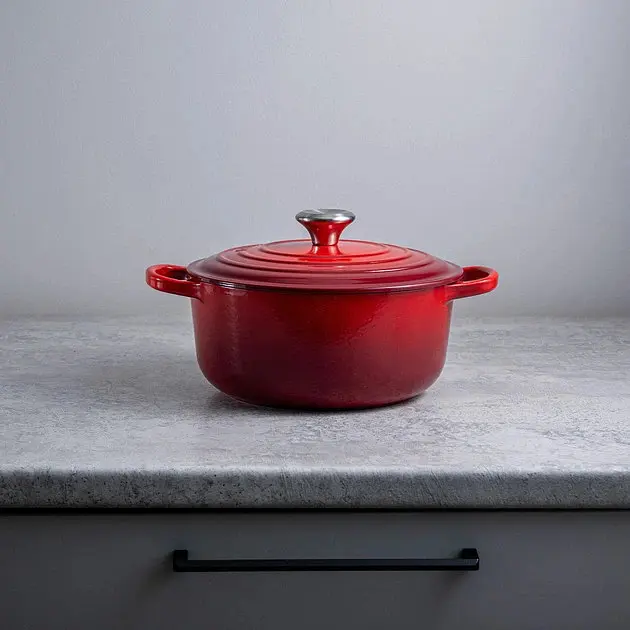Каструля із кришкою Le Creuset Signature Cast Iron Round Casserole 21177240602430 24 см 4.2 л вишнева - фото 2