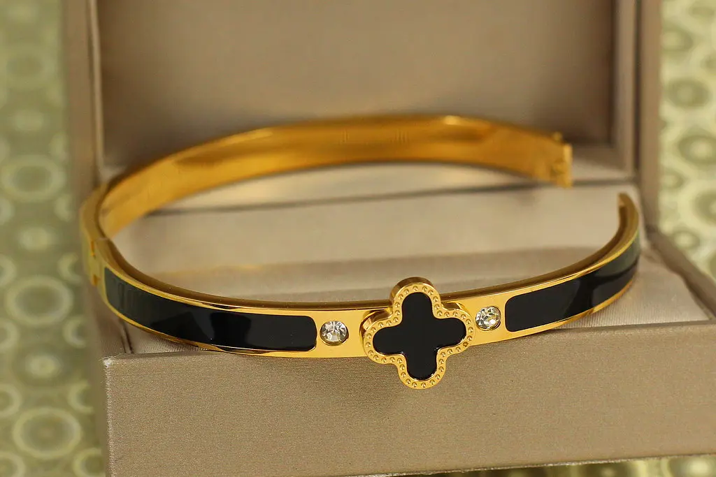 Браслет бенгл Xuping Jewelry жорсткий Golden Alhambra 60 мм на руку від 17 до 19 см лимонний - фото 2