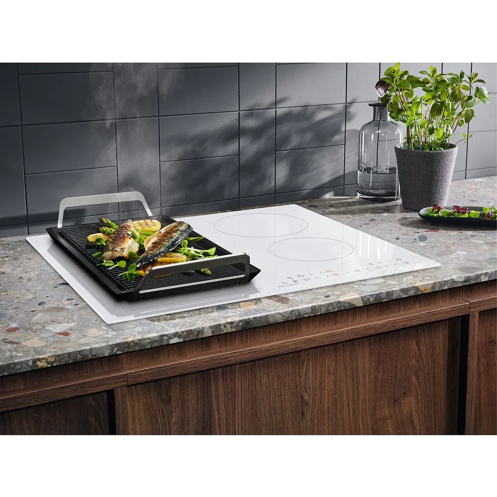 Індукційна варильна поверхня Electrolux LIV63431BW [137883] - фото 3
