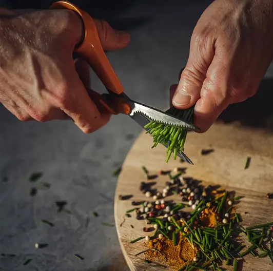 Кухонні ножиці Fiskars classic 18см 1000819 - фото 3