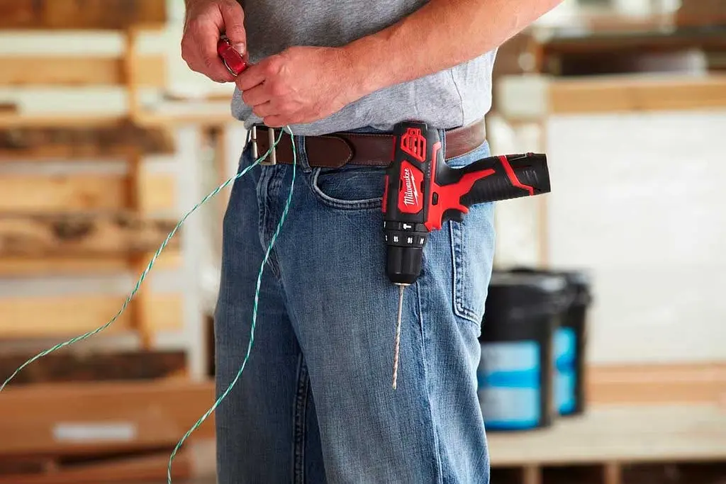 Шурупокрут-дриль акумуляторний Milwaukee M12 BPD-202C 12В 2х2 А/год 30 Нм 0·1500 об/хв ЗП C12C жилет кейс 1.2 кг - фото 3