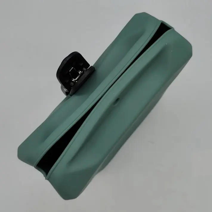 Силіконова сумка для ласощів Derby Pet snack bag, Зелений - фото 5