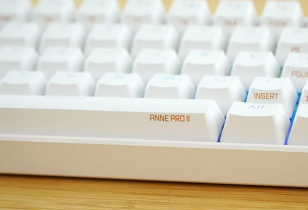 Клавіатура Obinslab ANNE PRO 2 60% RGB Gateron Pro Red Switch USB BT EN, білий (ANNE PRO 2) Б/в - фото 4
