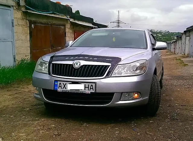 Дефлектор капоту мухобійка Skoda Octavia A5 2004-2013 - фото 2