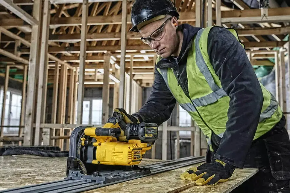 Пила дискова акумуляторна DeWalt без АКБ та ЗП DCS520NT - фото 6