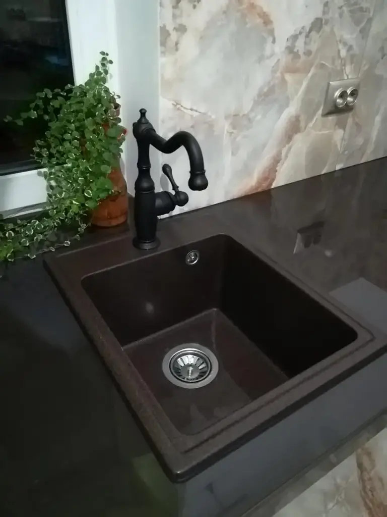 Кухонна мийка Platinum 4050 Ruby гранітна глянцева з кріпленням 40x50 см шоколад (000024954) - фото 5