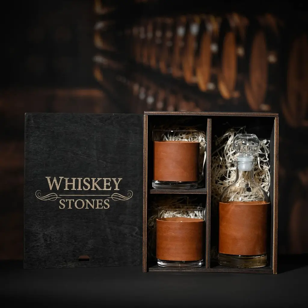 Подарунковий набір віскі Whiskey Stones №12 у дерев'яному пеналі - графин + склянки Larus - фото 2