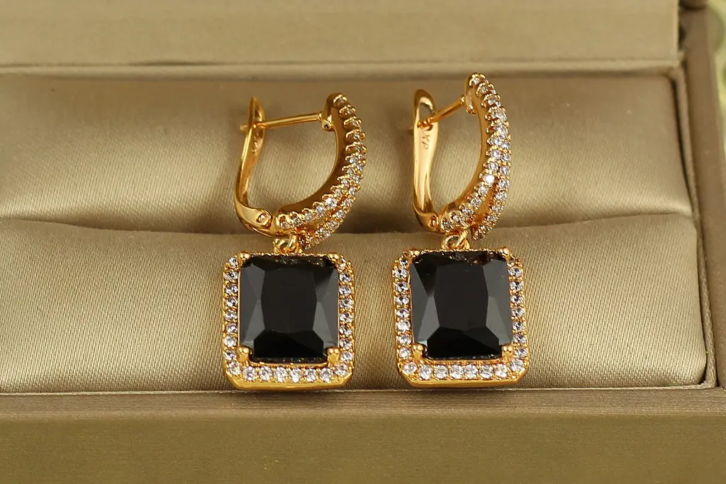 Сережки підвіски Xuping Jewelry авангард з чорним каменем 3 см золотисті - фото 2