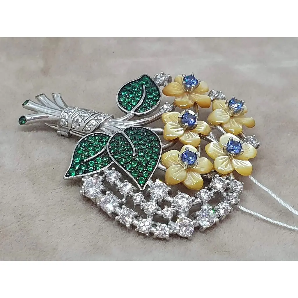 Срібна брошка Tango з перламутром, нанокристалами і фіанітами. 660144С - фото 2