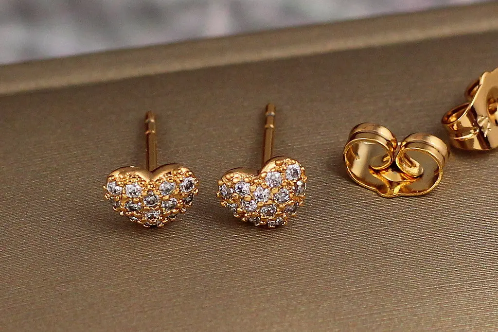 Сережки гвоздики Xuping Jewelry маленькі сердечка з камінчиками 5 мм золотисті