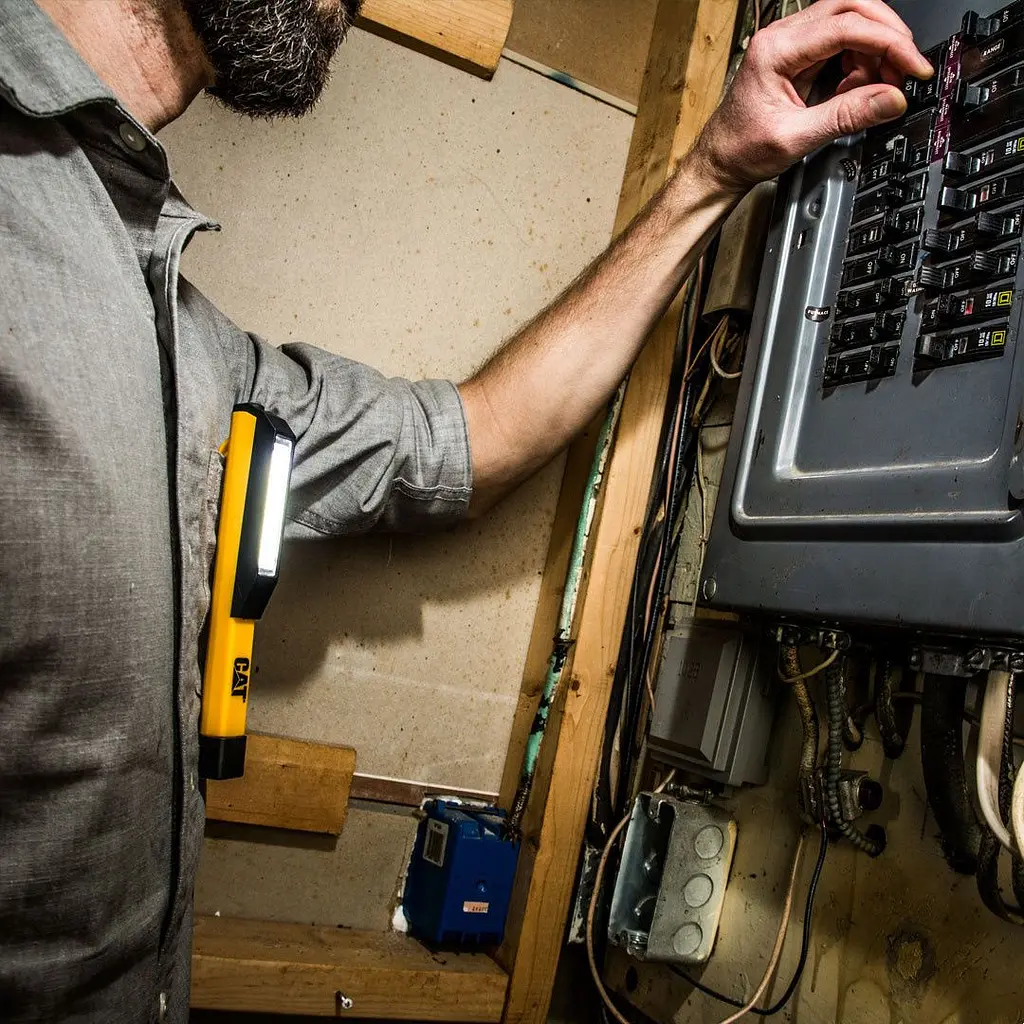 Ліхтарик CAT кишеньковий з магнітом і кліпсою (504712) - фото 5