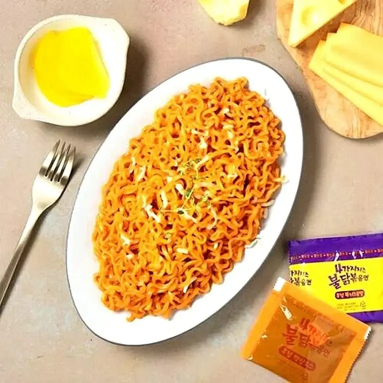 Локшина швидкого приготування SAMYANG Buldak Quattro Cheese Ramen Hot Chicken Flavor Ramen 5 шт х 145 г - фото 7