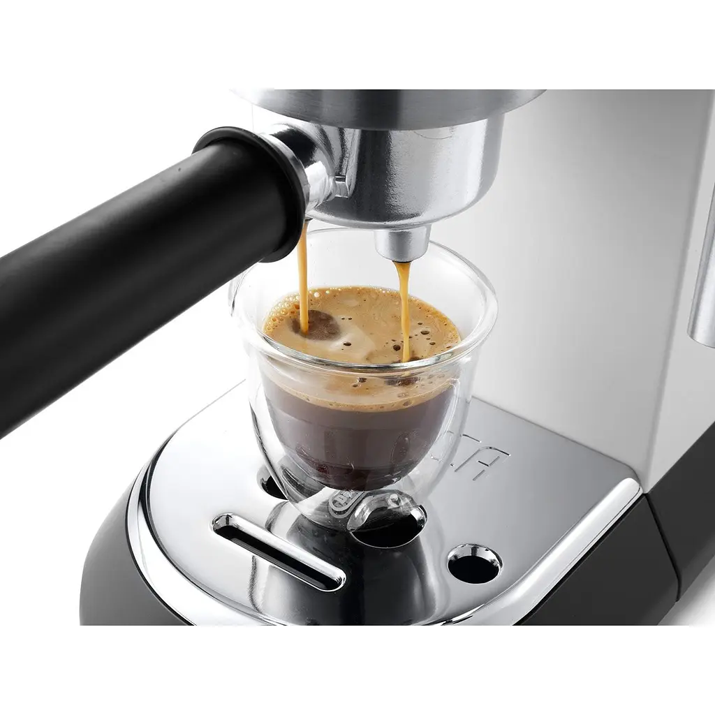 Рожковая кофеварка эспрессо DeLonghi EC 685.W - фото 5