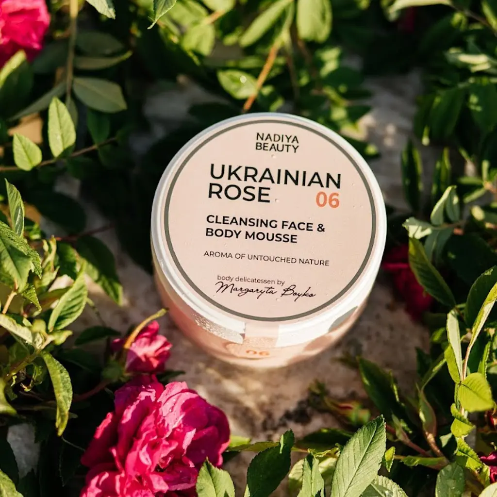 Очищуючий мус для тіла та обличчя з гліцерином і маслом ши Ukrainian Rose 200 мл - фото 2