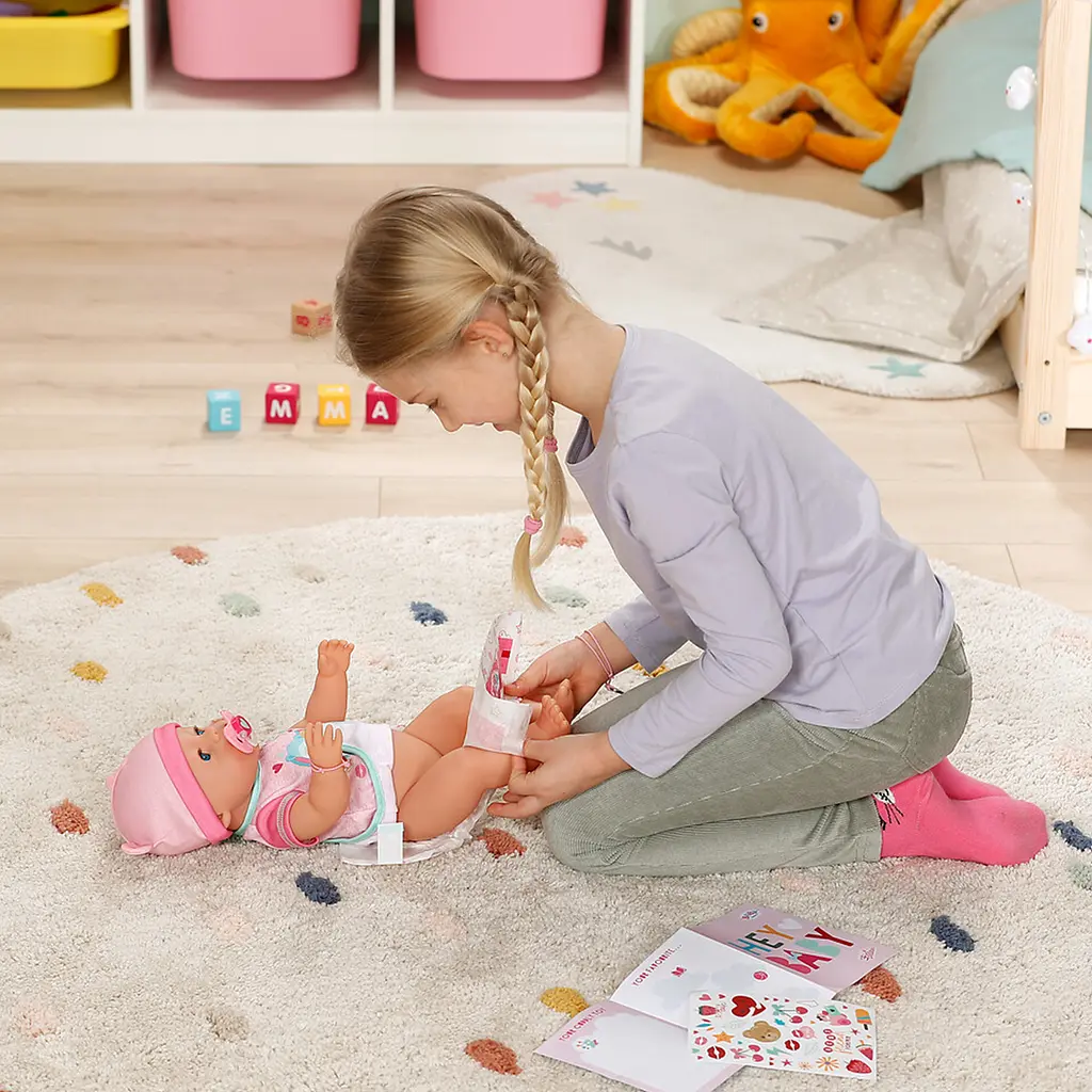 Кукла Baby Born Милая Эмма с комбинезончиком с аксессуарами 43 см (840504) - фото 9