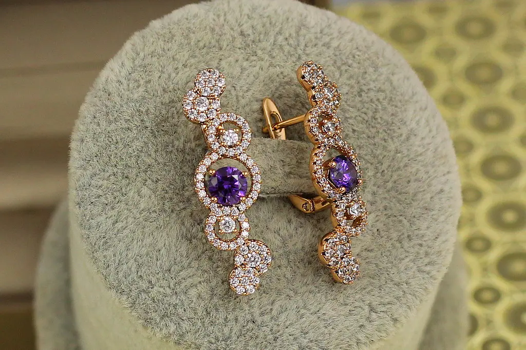 Сережки Xuping Jewelry Бульбашки з фіолетовим каменем 3 см золотисті - фото 2