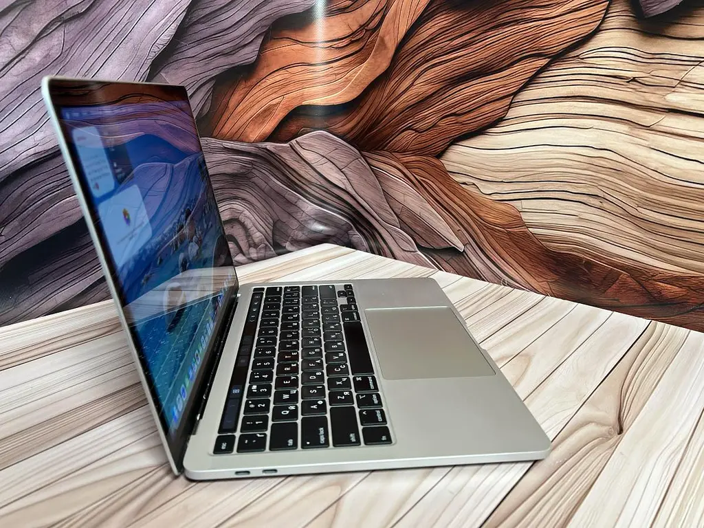 Ноутбук Apple MacBook Pro 13" 2020 i7-1068NG7/32/512 (C02F80E5ML87) Б/в - фото 4
