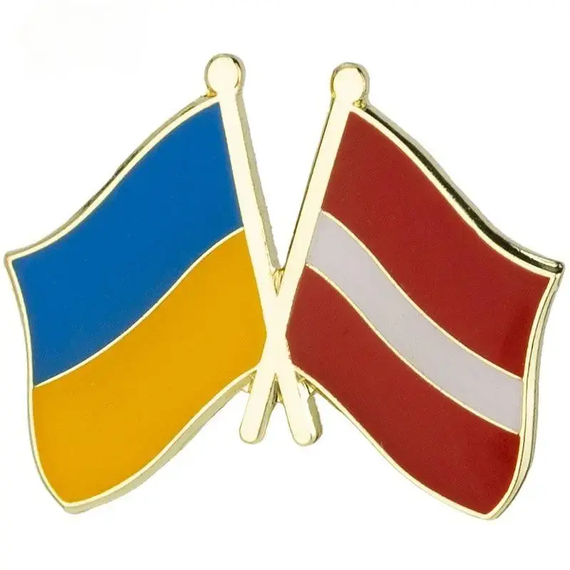 Подвійний значок-пін «Україна – Латвія» 25 × 19 мм (00396)