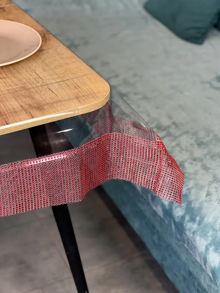 Скатертина силіконова з червоною стразовою стрічкою 240х170 см - фото 10