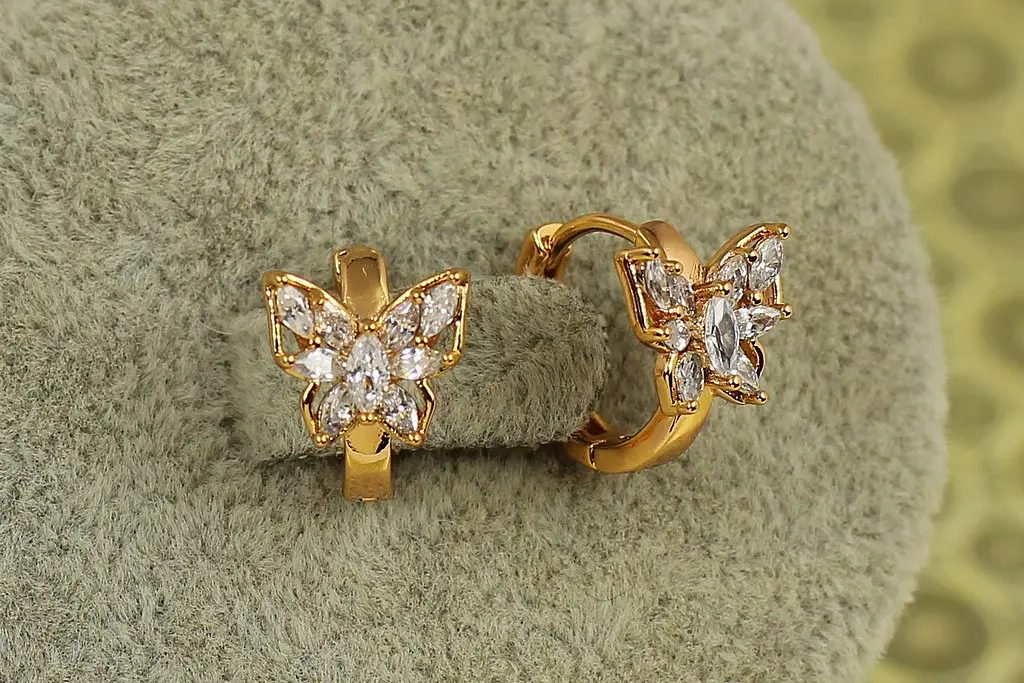 Сережки дитячі Xuping Jewelry Дивовижний метелик 1,2 см золотисті - фото 2