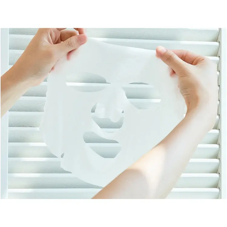 Освітлююча тканинна маска для вирівнювання тону обличчя SKIN1004 Madagascar Centella Tone Brightening Glow Mask - фото 2