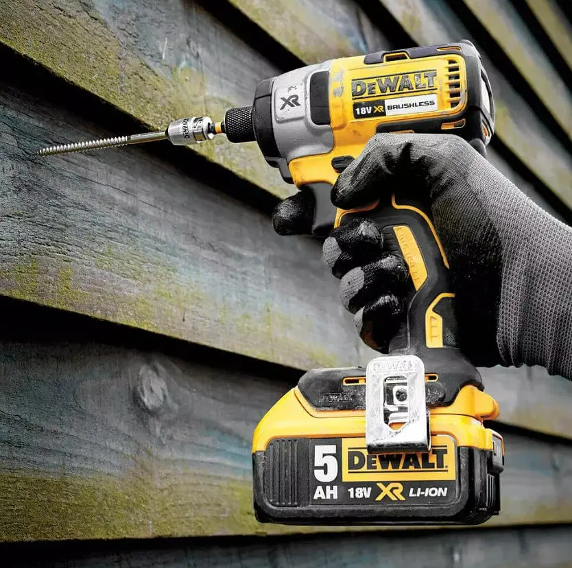 Шурупокрут акумуляторний ударний DeWalt з АКБ та ЗП DCF887P2 - фото 4