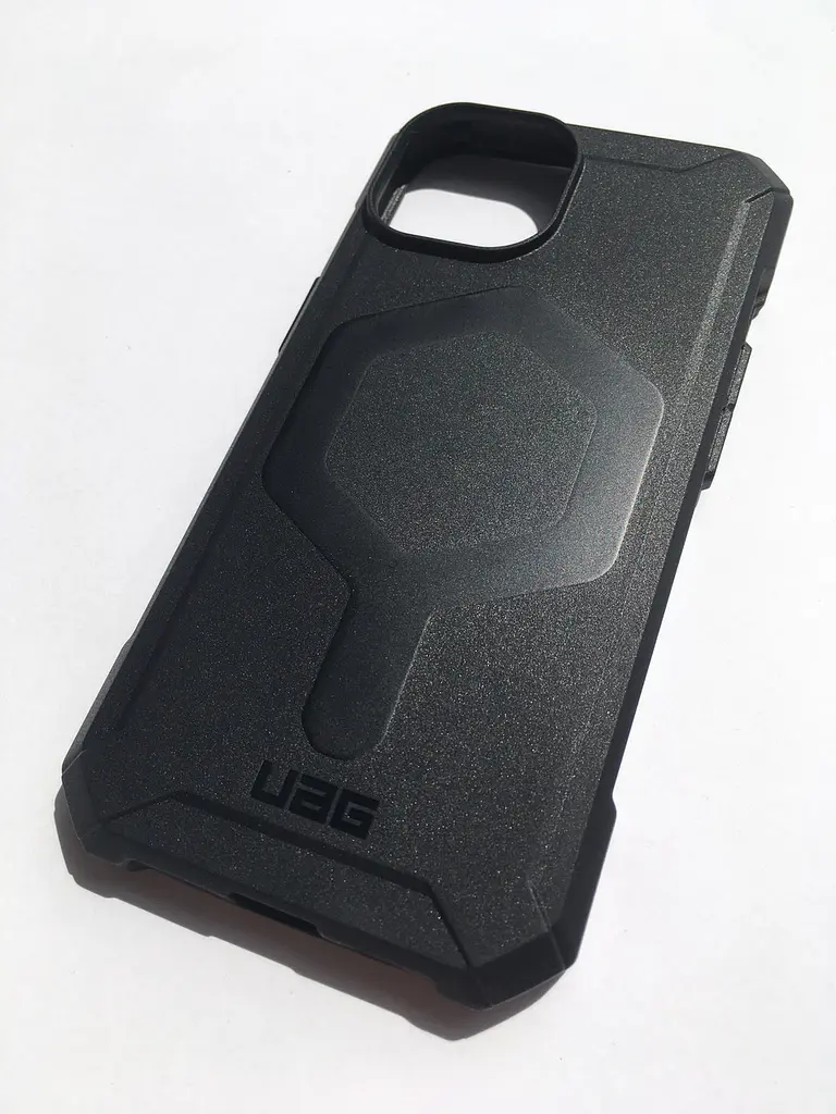 Оригінальний протиударний чохол для iPhone 15/14/13 UAG Essential Armor MagSafe Black 114288114040 - фото 4