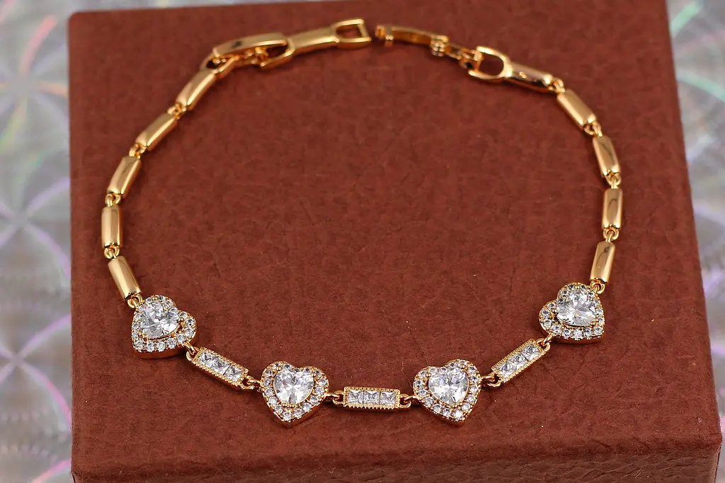 Браслет Xuping Jewelry чотири сердечка 19 см 9 мм золотистий