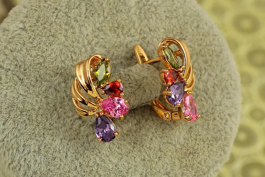 Сережки Xuping Jewelry Корзинка з темними кольоровими каменями 1,7 см золотисті - фото 3