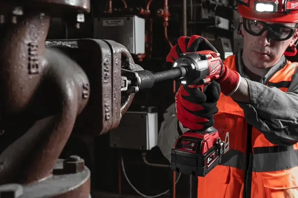 Гайковерт ударный аккумуляторный Milwaukee M18 FMTIW2F12-0 18В 0-2575 об/мин 881 Нм 1/2" кейс 2.3 кг без АКБ и ЗП - фото 7