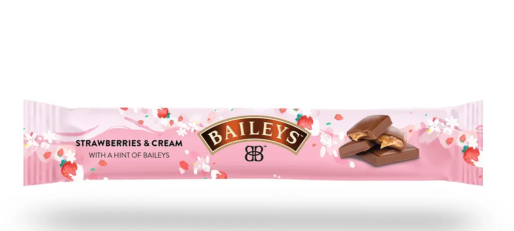 Шоколадний батончик Baileys Chocolate Strawberry Cream 35 г - фото 2