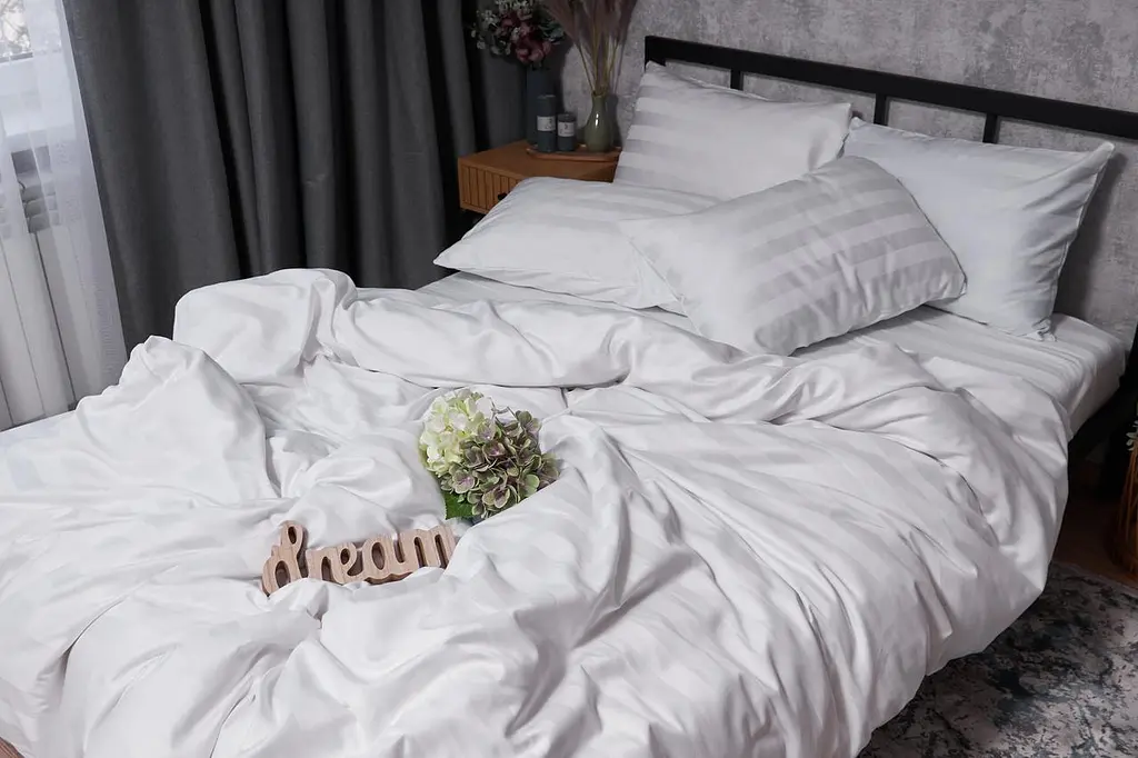 Комплект постельного белья Moon&Star Satin Premium Royal White King Size 220x240 см наволочки 4х50х70 см - фото 5