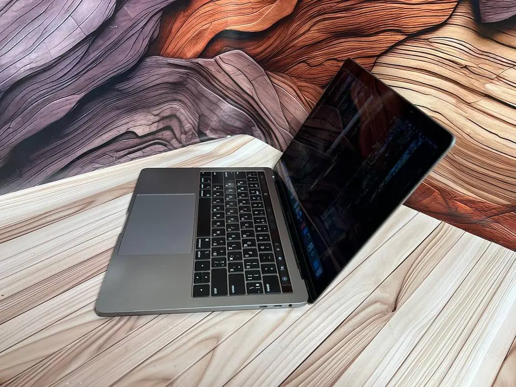Ноутбук Apple MacBook Pro 13" A1989 i7-8559U/16/500 (C02XC23KJHD2) Б/в - фото 3