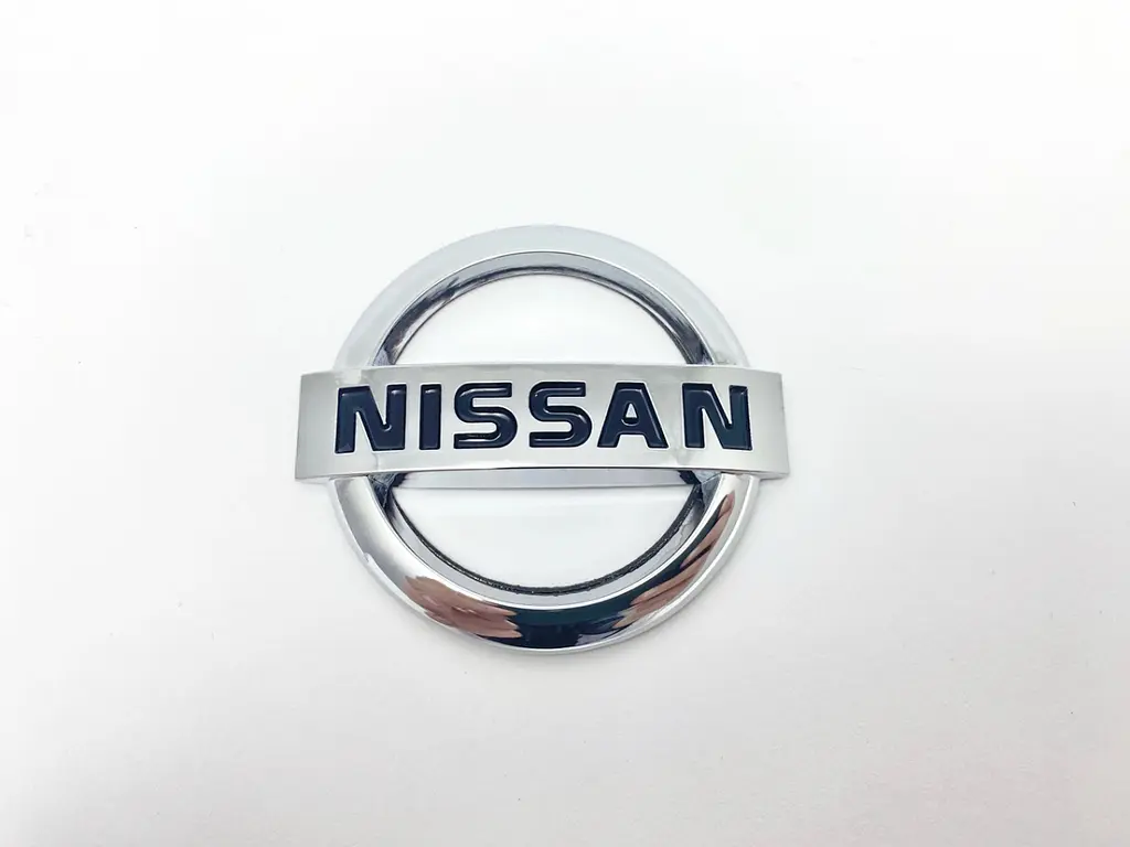 Емблема керма Nissan Хром 50х43 мм Пластик на скотчі (Завод) - фото 2
