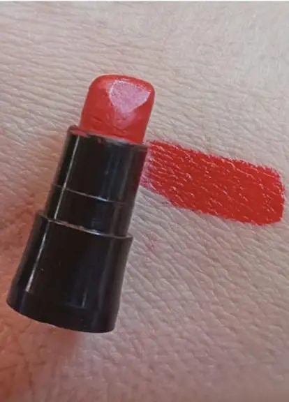 Пробный образец губная помада Avon Ультра Red 2000/Красная классика 0.6 г - фото 4