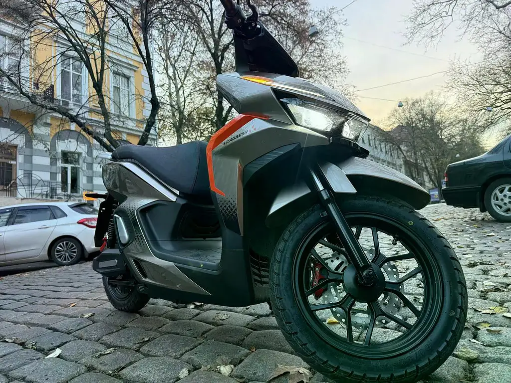 Электроскутер Двухместный Crosser V3 (2500W, 72V/35Ah) Коричневый - фото 2