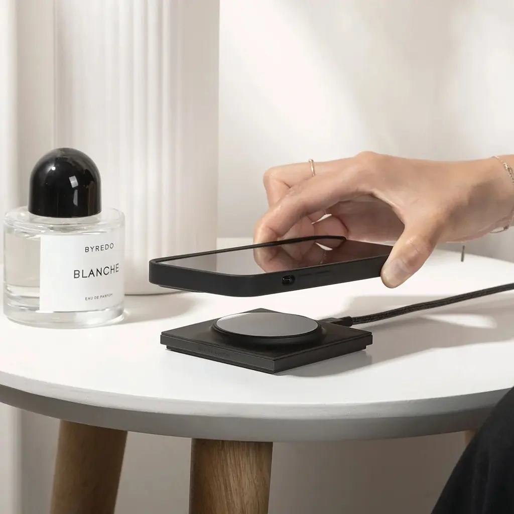 Беспроводное зарядное устройство Native Union Drop Magnetic Wireless Charger Black (DROP-MAG-BLK-NP) - фото 6