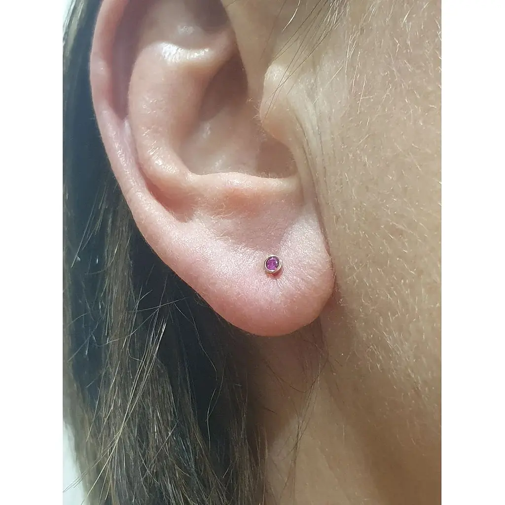 Золотая моносерьга-пуссета с фианитом Столичная Ювелирная Фабрика. 110314КЯ - фото 2