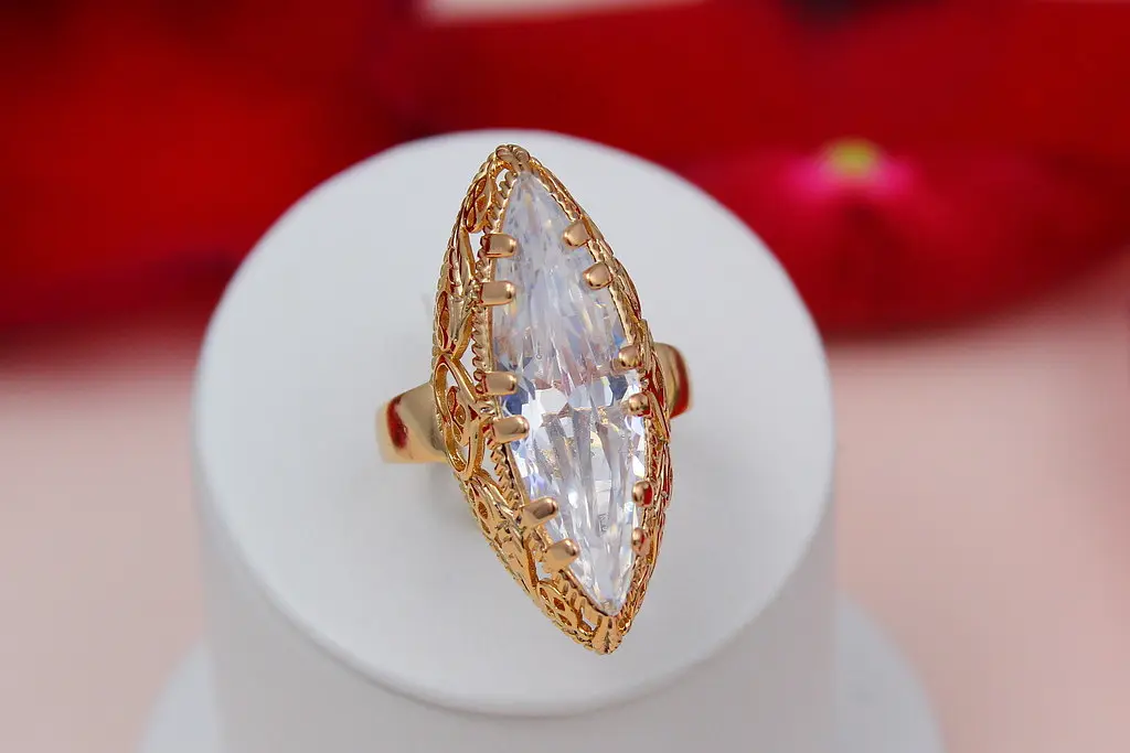 Кільце Xuping Jewelry Маркіз з білим каменем р 16 золотисте
