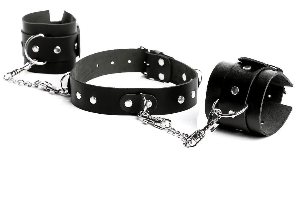 Нашийник вузький з браслетами на руку Temptation (чорний) - фото 2