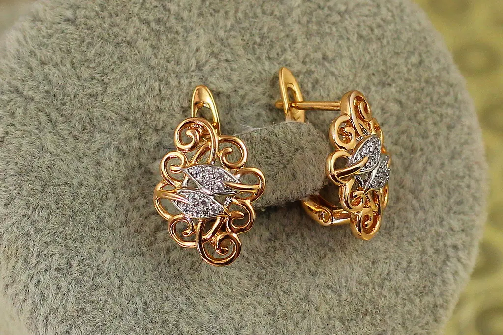 Сережки Xuping Jewelry два листочки в завитках з родієм 1,6 см золотисті - фото 2